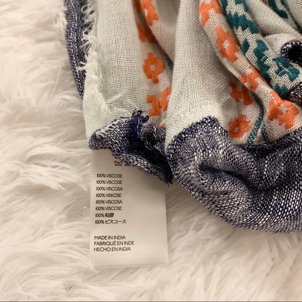 Aztec Pattern Infinity Scarf - Picture 4 of 9